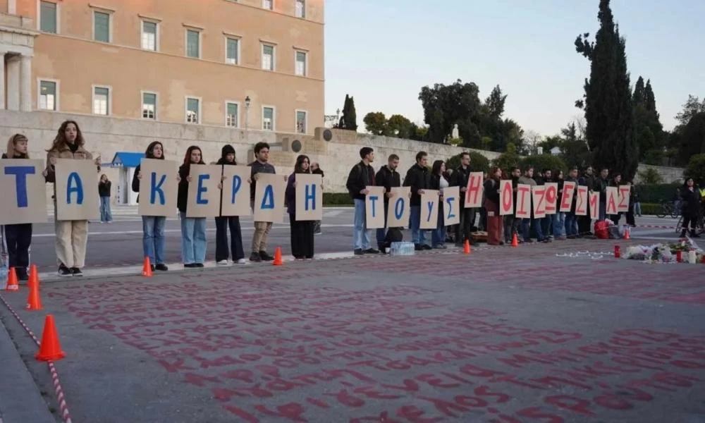 Τέμπη: Κόσμος έχει ξεκινήσει και μαζεύεται στην πλατεία Συντάγματος